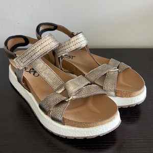 OTBT Sandals Shoes Shift Leather Uppers 8M